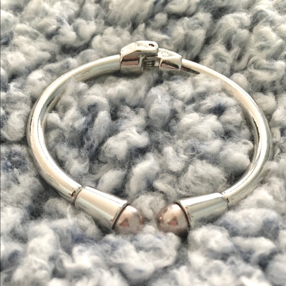 ✨ Silver Bangle✨ - Picture 3 of 3